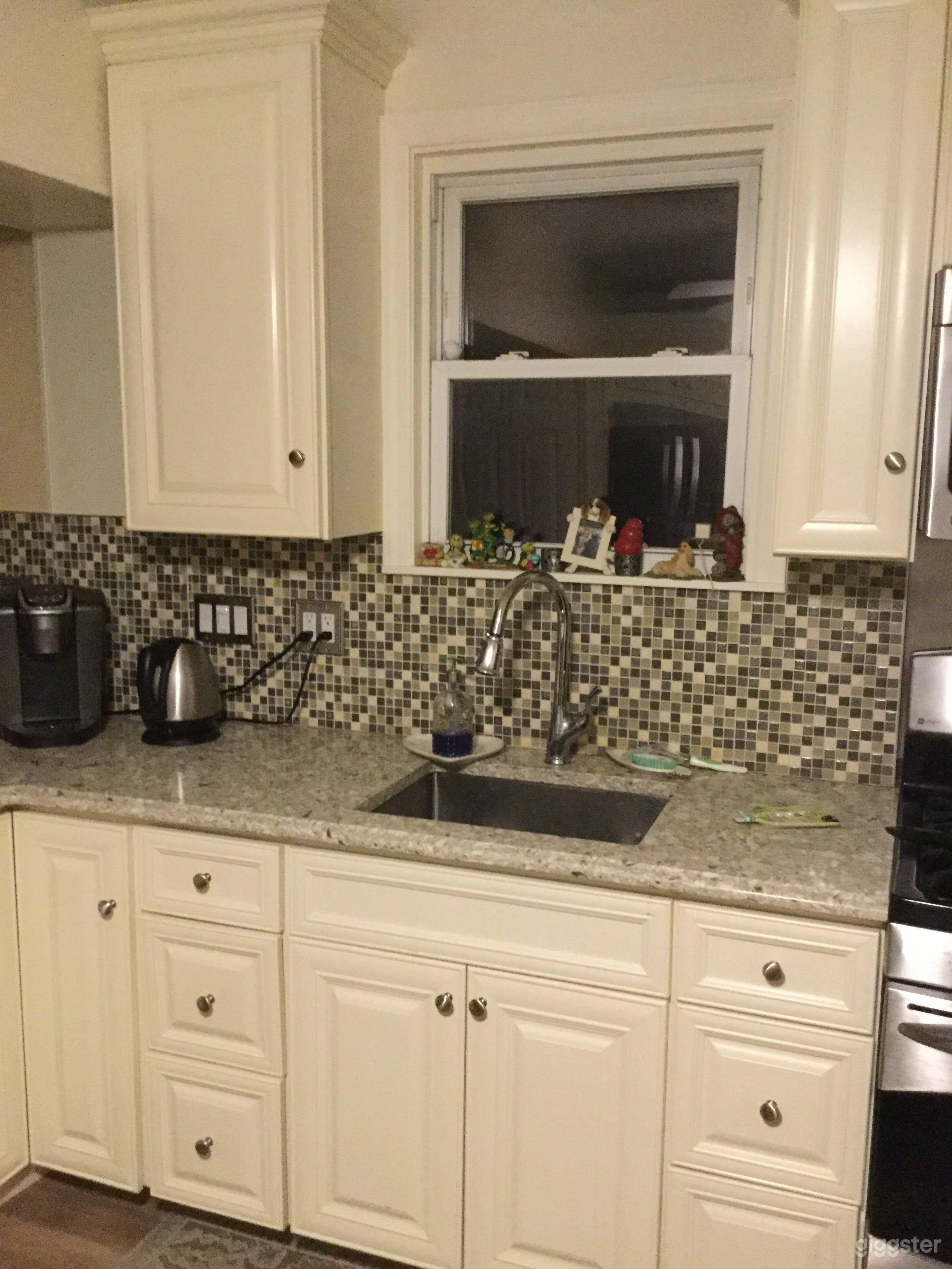 Middle village house near famous cemetery Photo 3