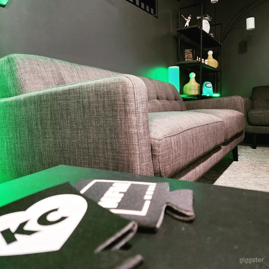 Content Creator &amp; Gaming Studio Photo 4