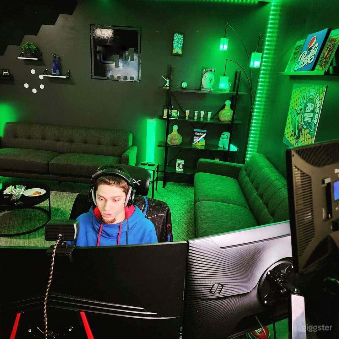 Content Creator &amp; Gaming Studio Photo 3