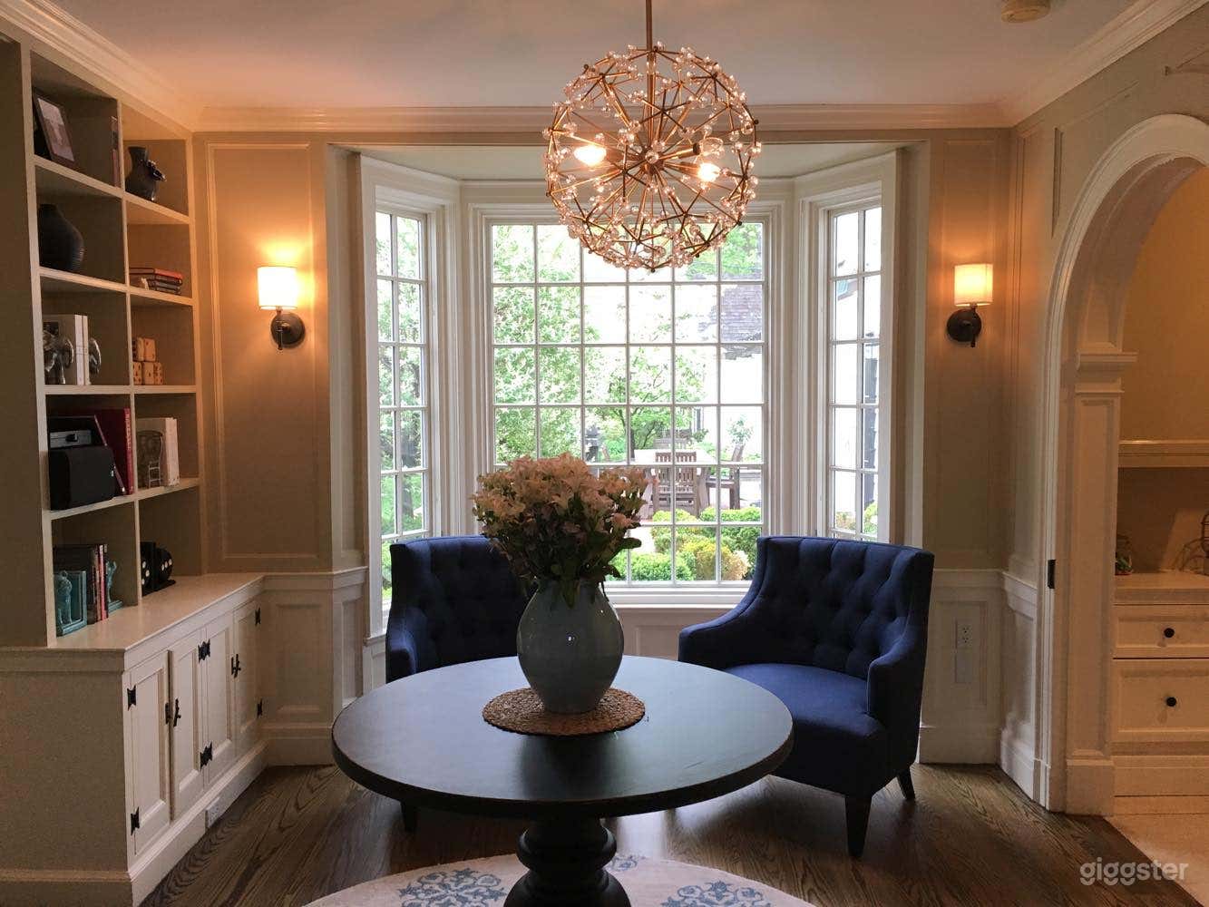 Large, tasteful suburban home w/beautiful backyard Photo 4