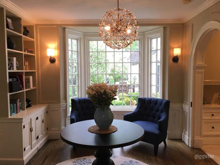  Large, tasteful suburban home w/beautiful backyard 