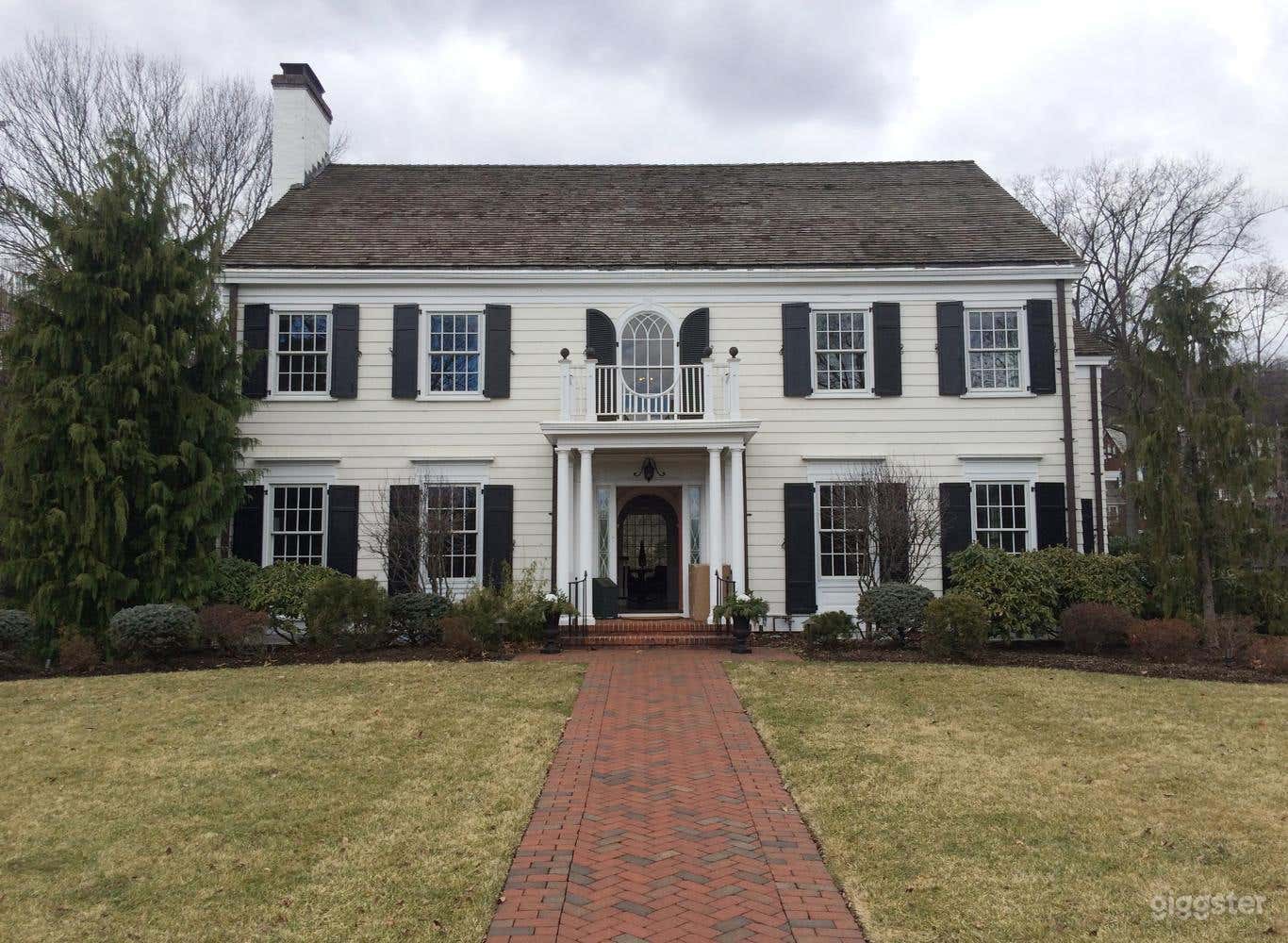 Large, tasteful suburban home w/beautiful backyard Photo 1