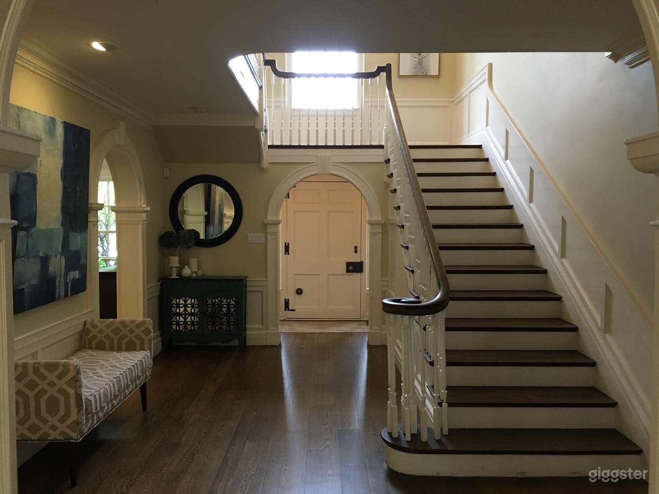 Large, tasteful suburban home w/beautiful backyard Photo 3