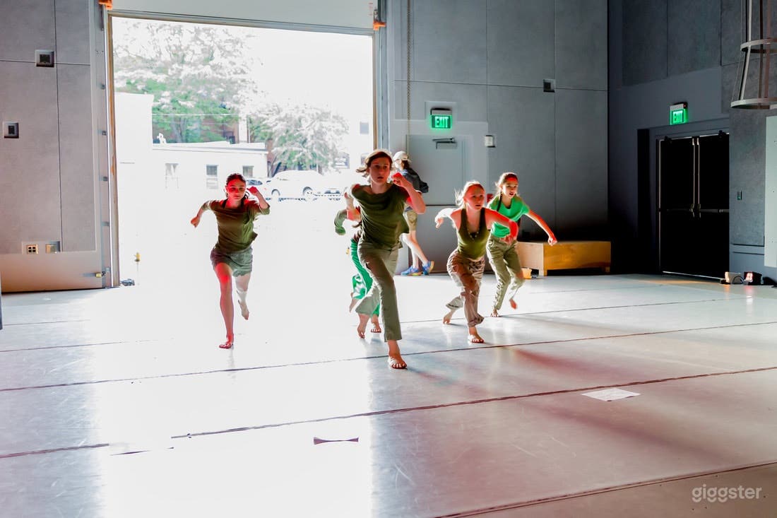 Elegant Open Event Space Photo 4