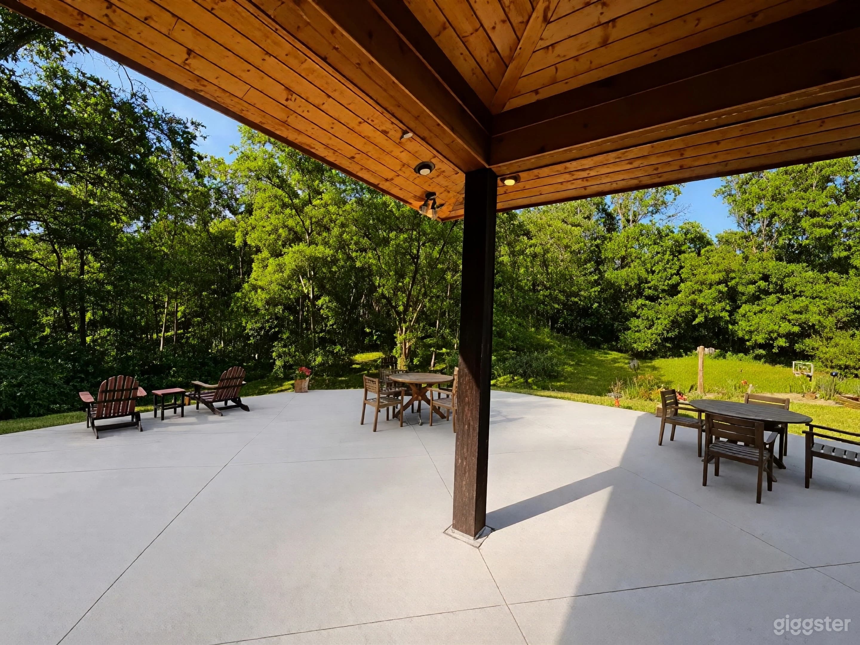 Secluded Pavilion, Patio & Studio with Nature Views Photo 3