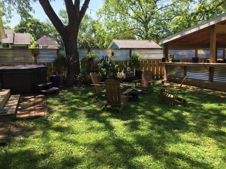  Historic Tiny Cottage with Hot Tub 
