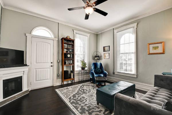  Historic Tiny Cottage with Hot Tub 