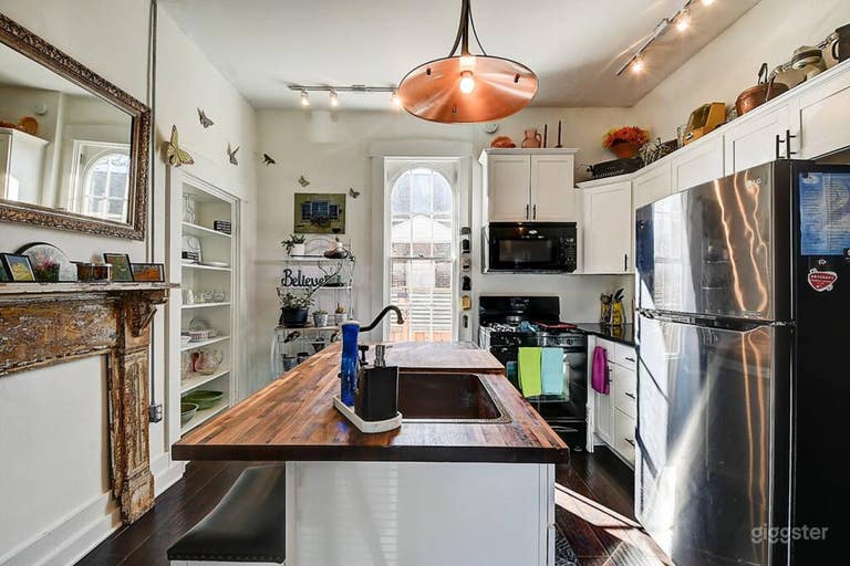  Historic Tiny Cottage with Hot Tub 