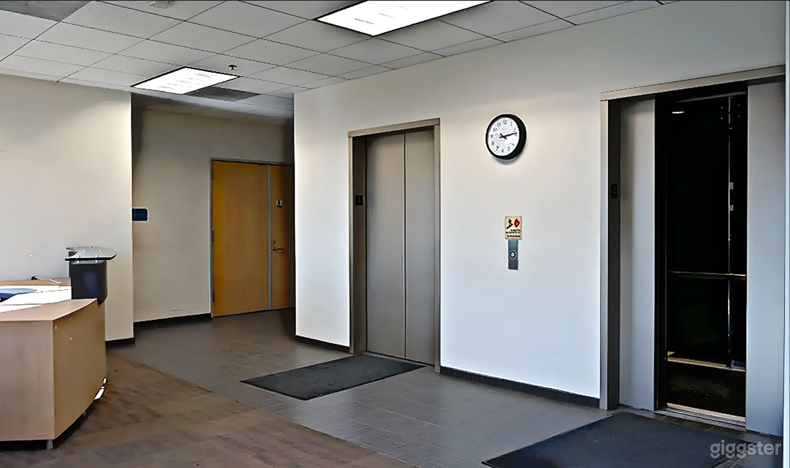 Bright Executive Meeting & Collaboration Space Photo 4