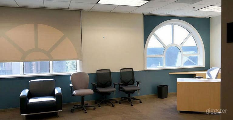  Bright Executive Meeting & Collaboration Space 