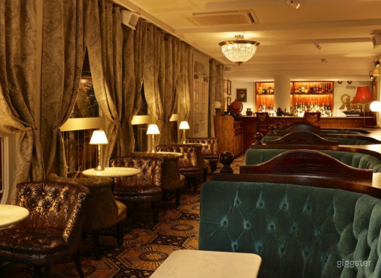  Mr Foggs City Tavern – The Saloon 