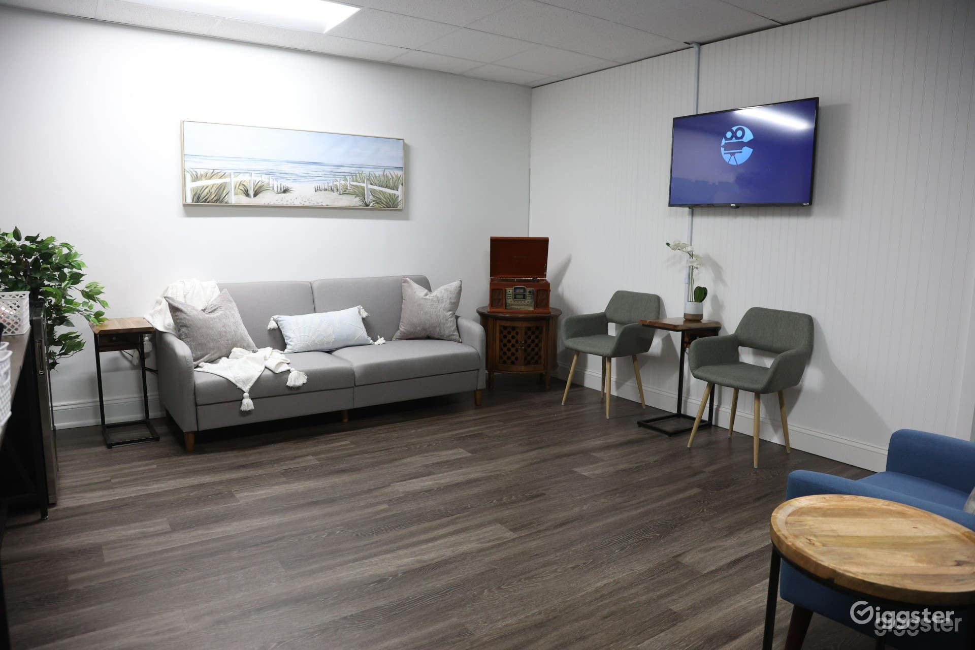 Versatile Video and Photo Studio Photo 1