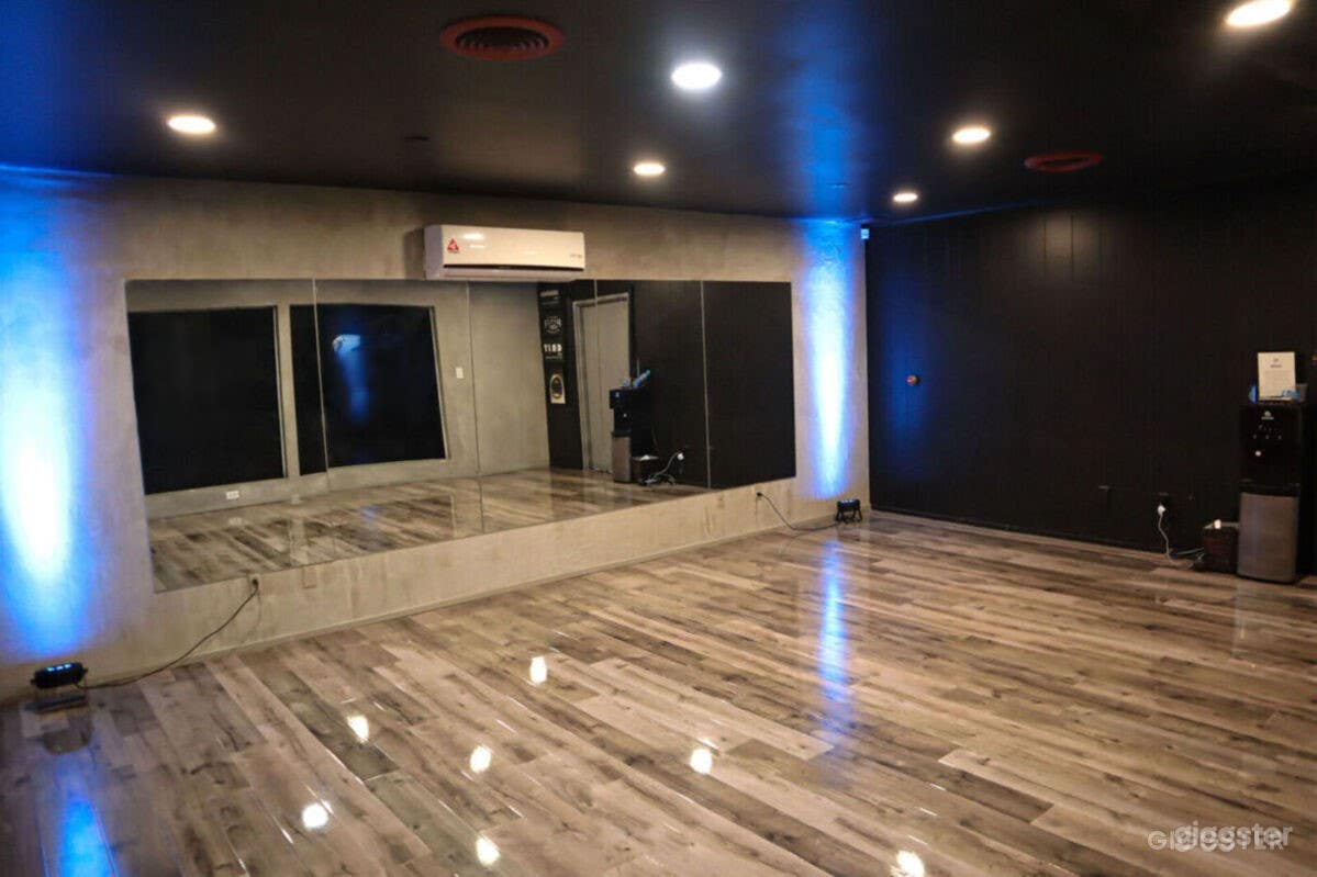 Private Rehearsal/Dance/Yoga Studio fully equipped Photo 3