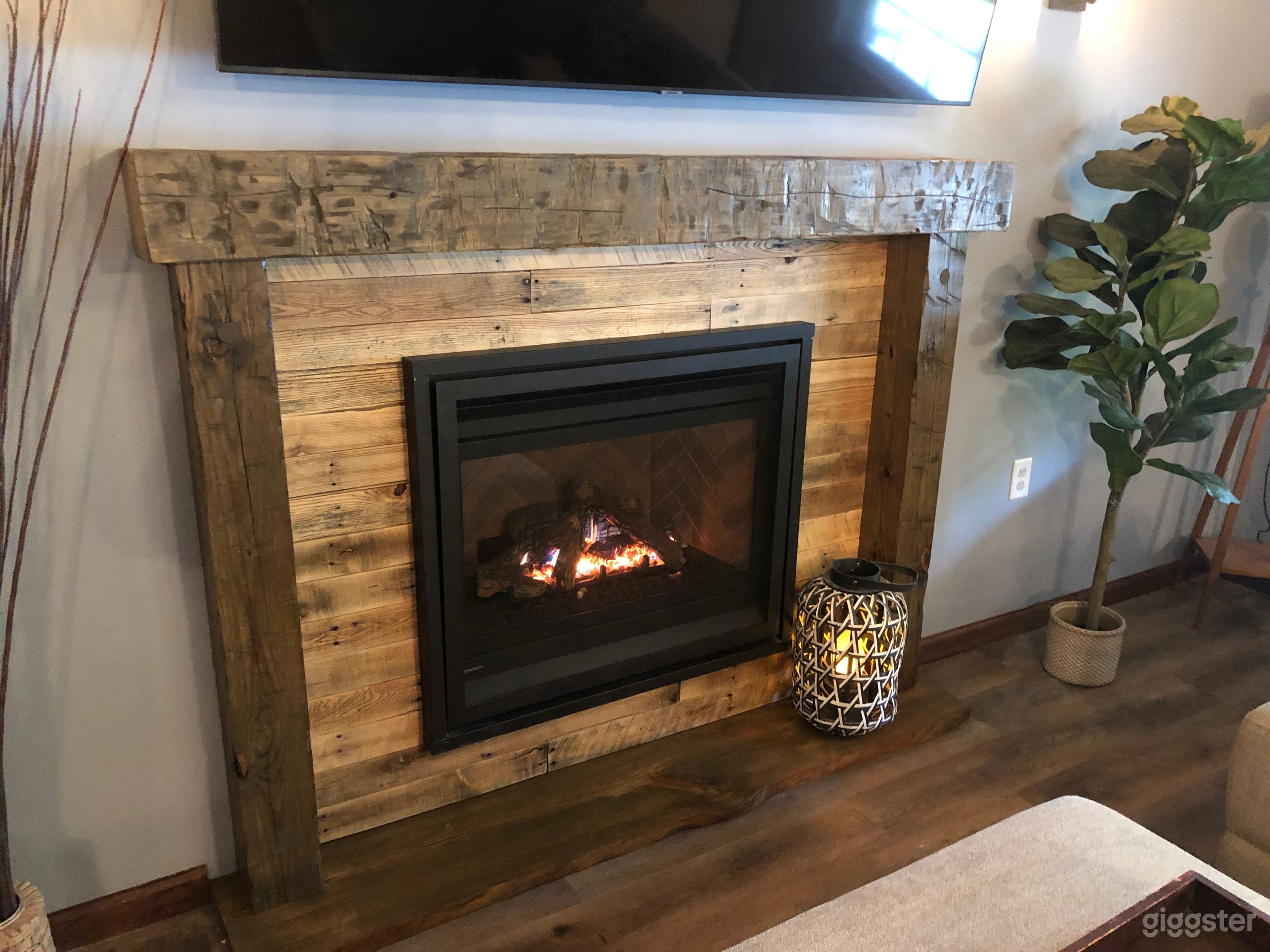 Cozy and Spacious Chalet in Lake Community Photo 2