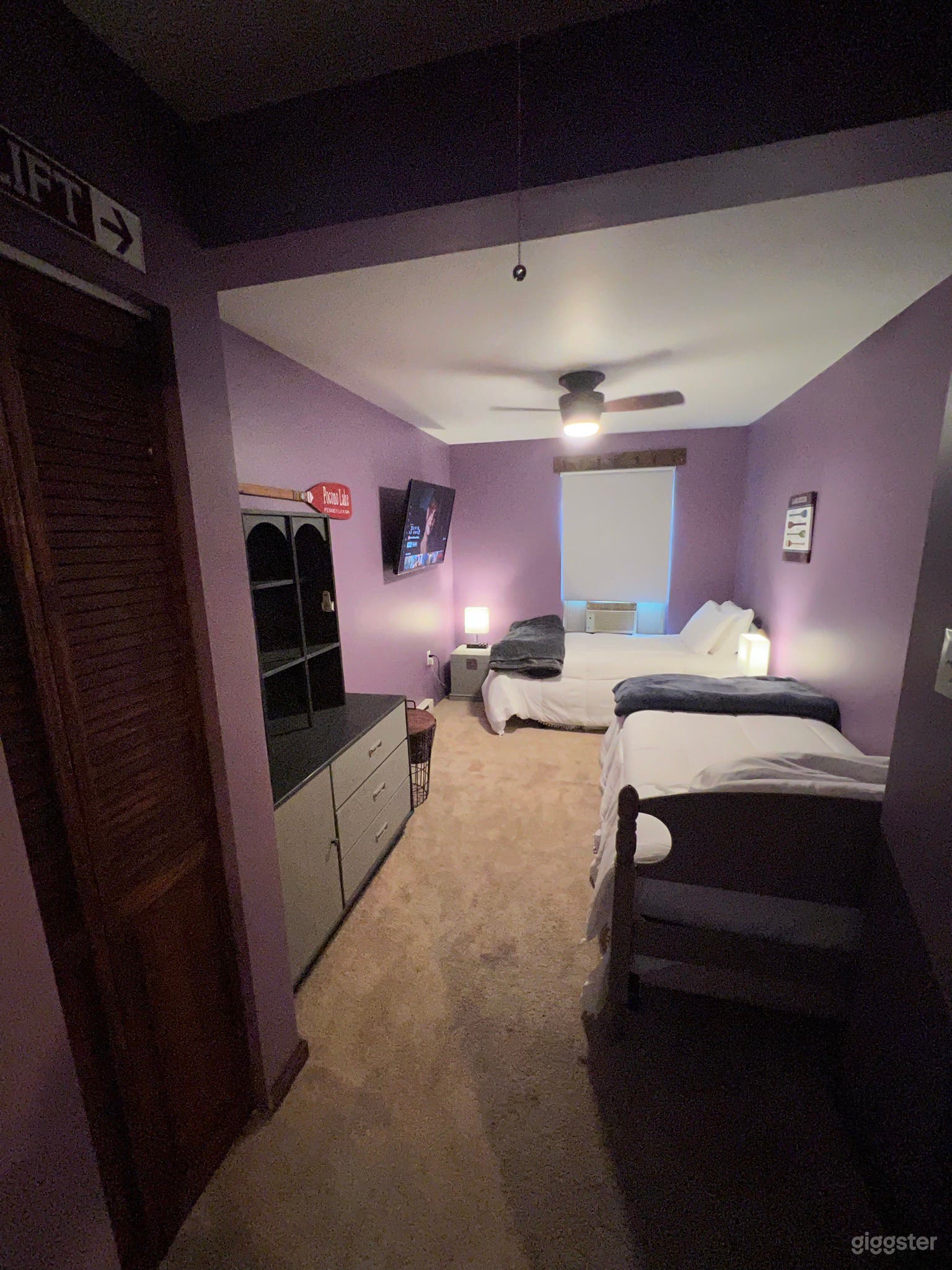 Cozy and Spacious Chalet in Lake Community Photo 4