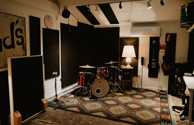  Audio Production Studio 