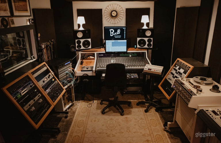  Audio Production Studio 