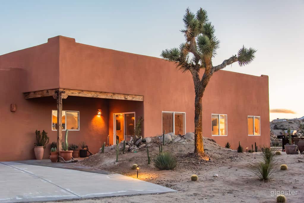 Adobe Desert Estate with Boulders, Pool & Spa Photo 2