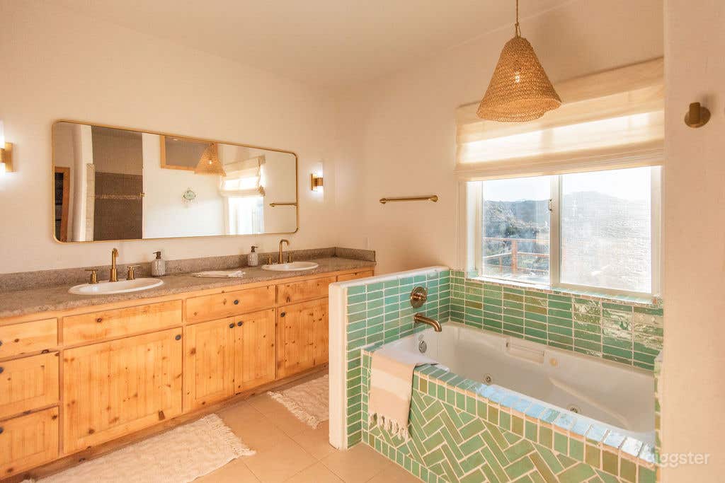 Adobe Desert Estate with Boulders, Pool & Spa Photo 4