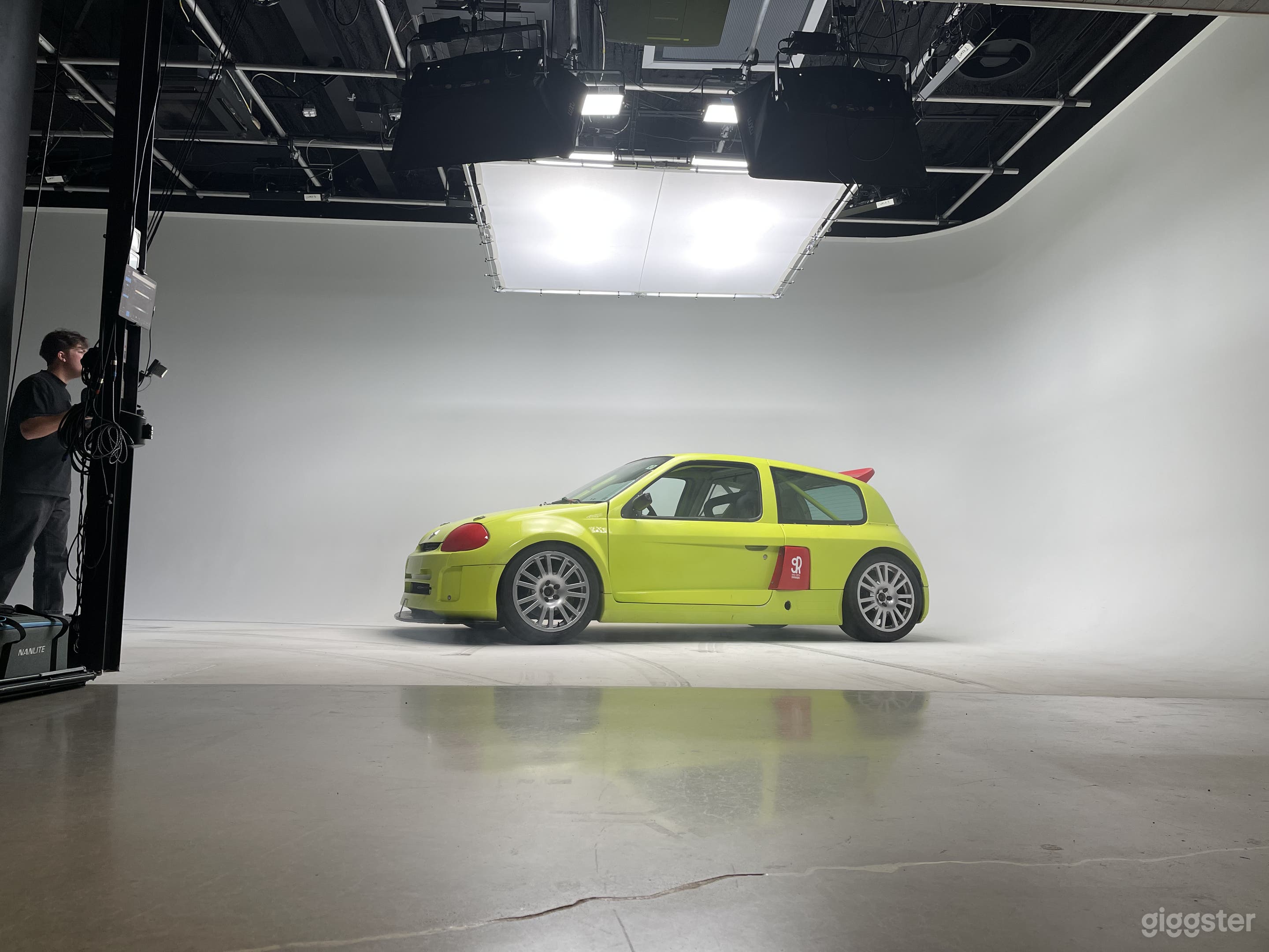 Luxury Film & Event Studio | 3,000 sqft | Free Parking Photo 1