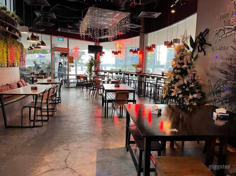   Amazing Indoor Beer Bar in Singapore 