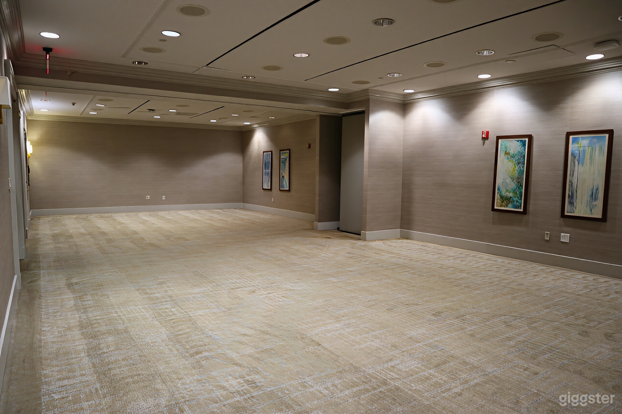 Elegant London 1 Conference & Event Room Photo 1