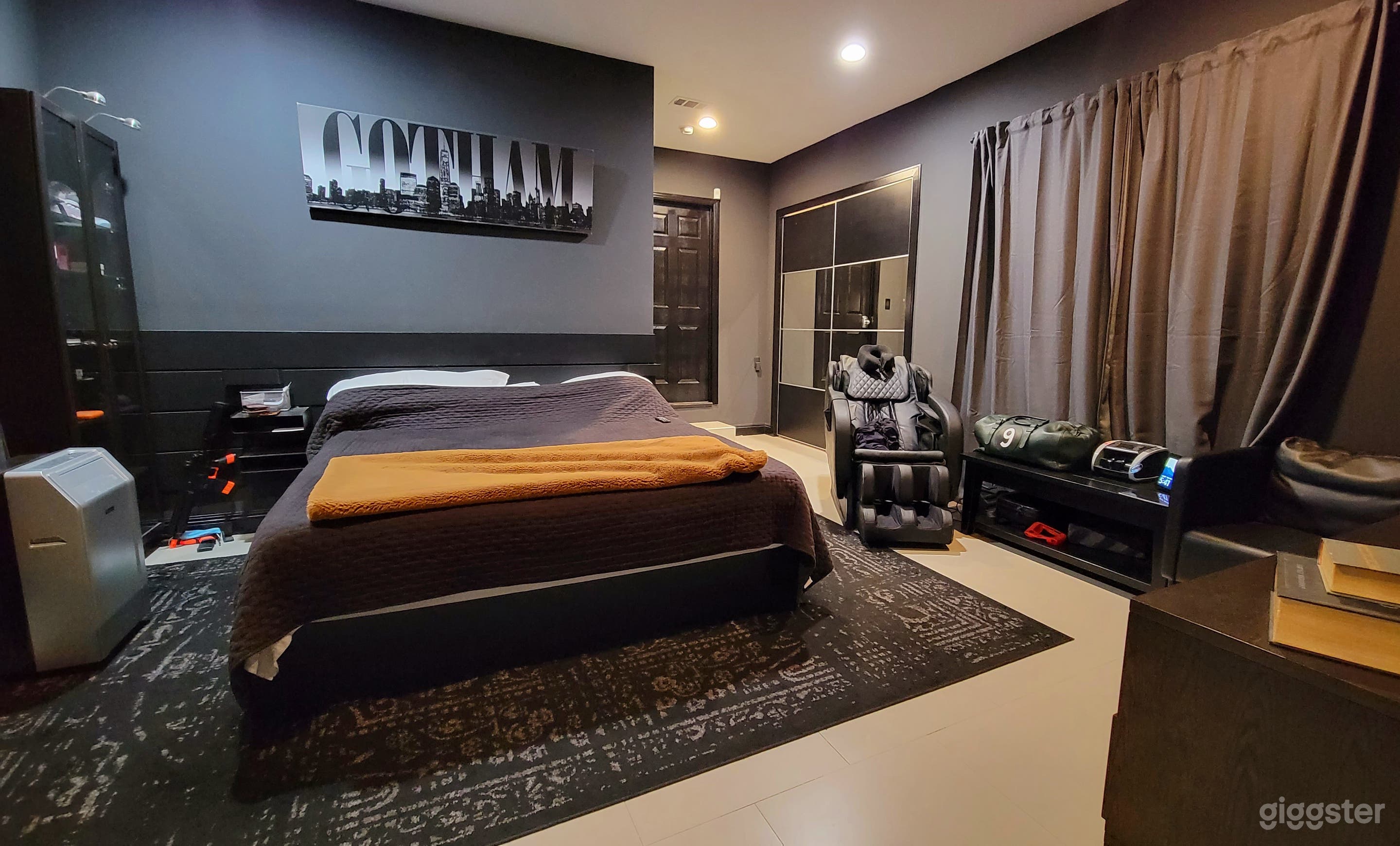 The Bat Cave &amp; exotic cars  Photo 1