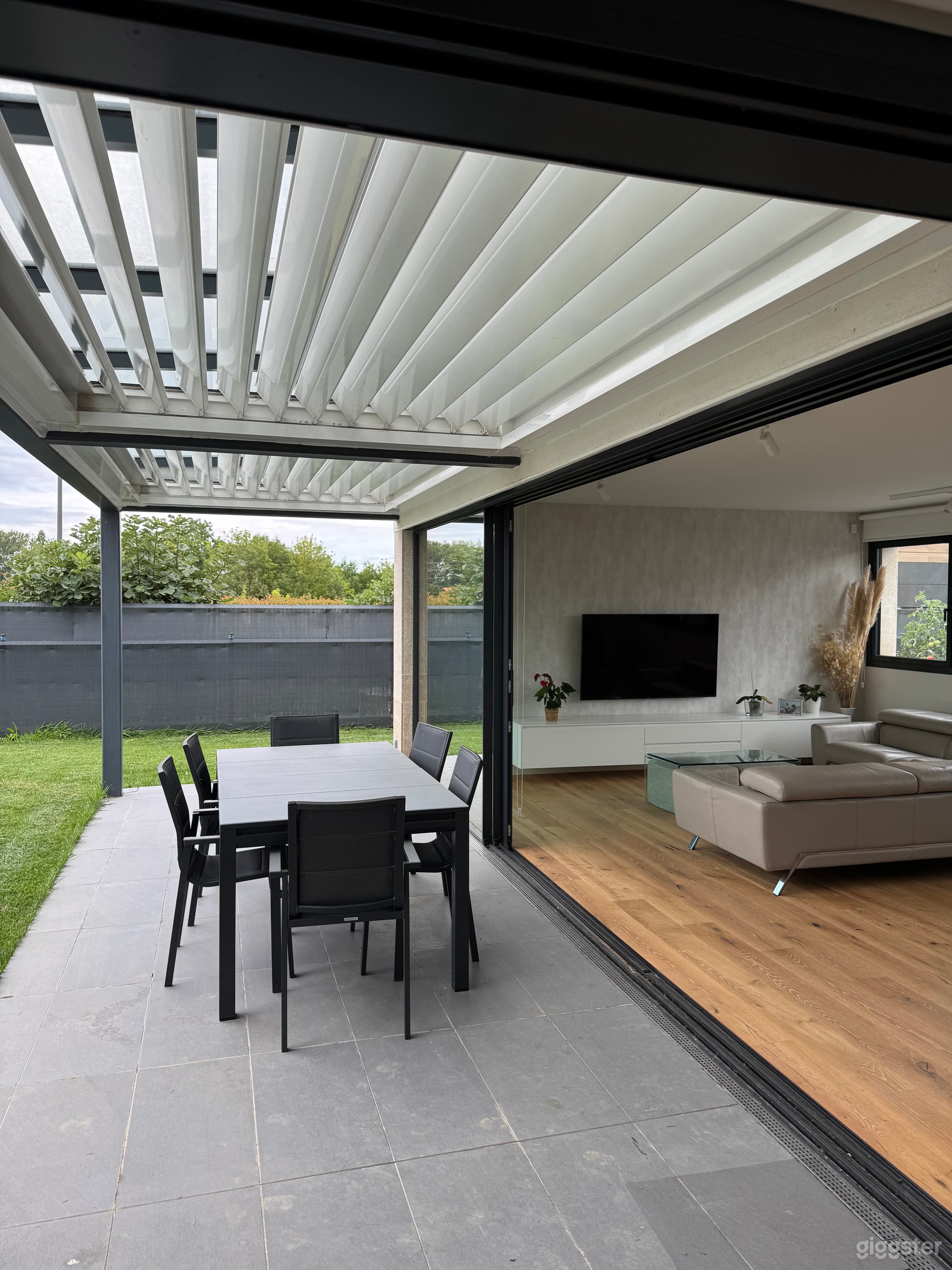 Casa moderna y luminosa rodeada de naturaleza Foto 4