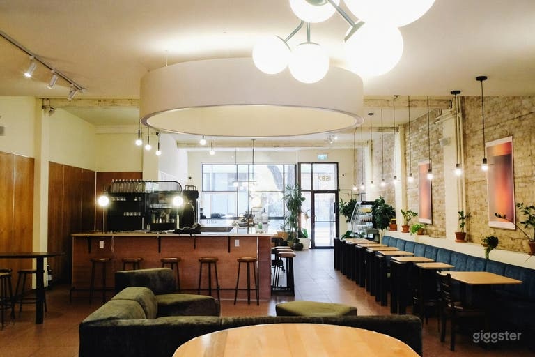  Warm, Modern Café - Quartier des Spectacles 