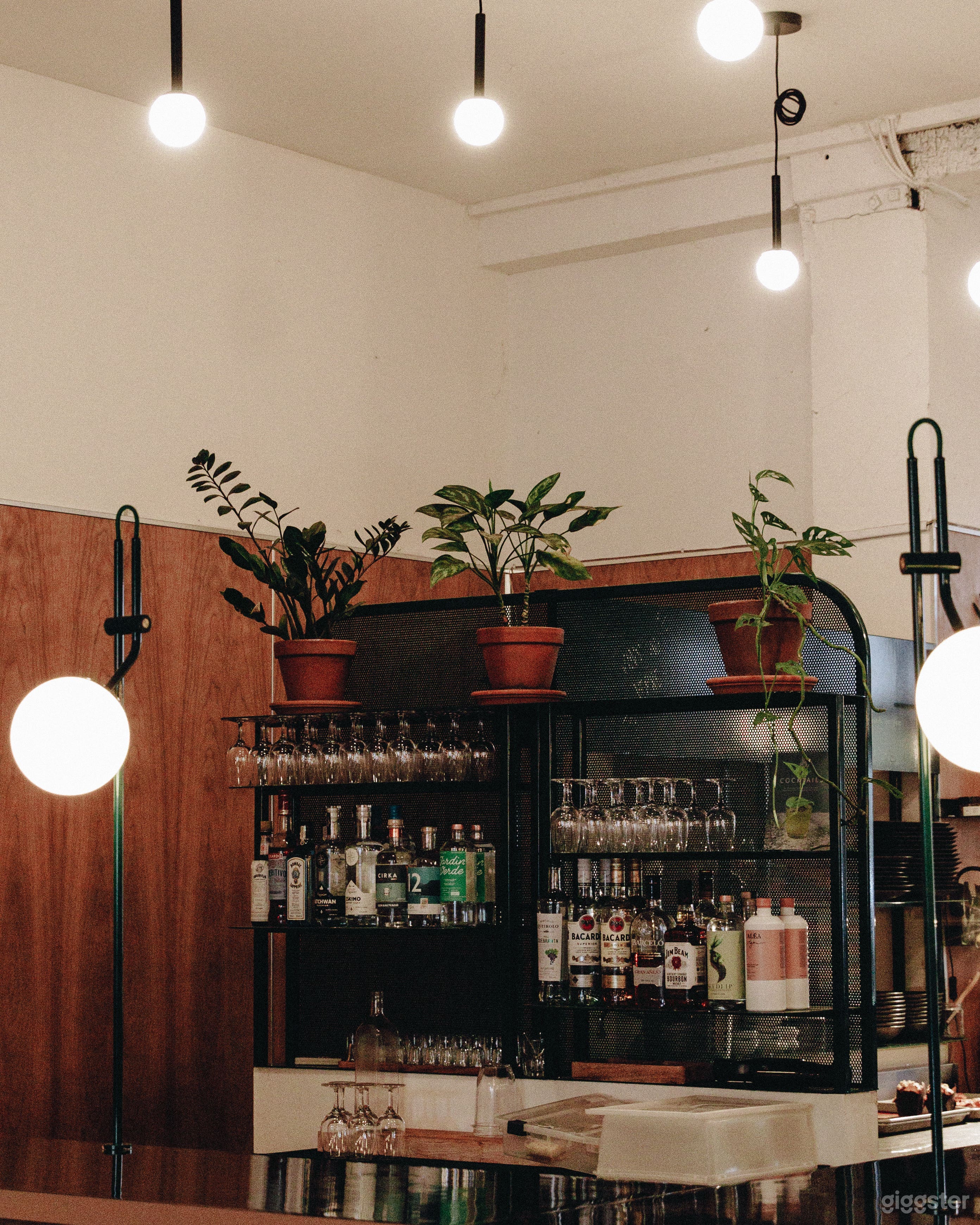 Warm, Modern Café - Quartier des Spectacles Photo 3