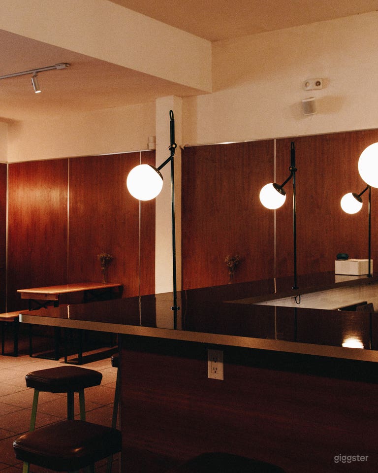  Warm, Modern Café - Quartier des Spectacles 