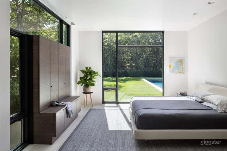  Upscale modern Hamptons home: Location 5119 