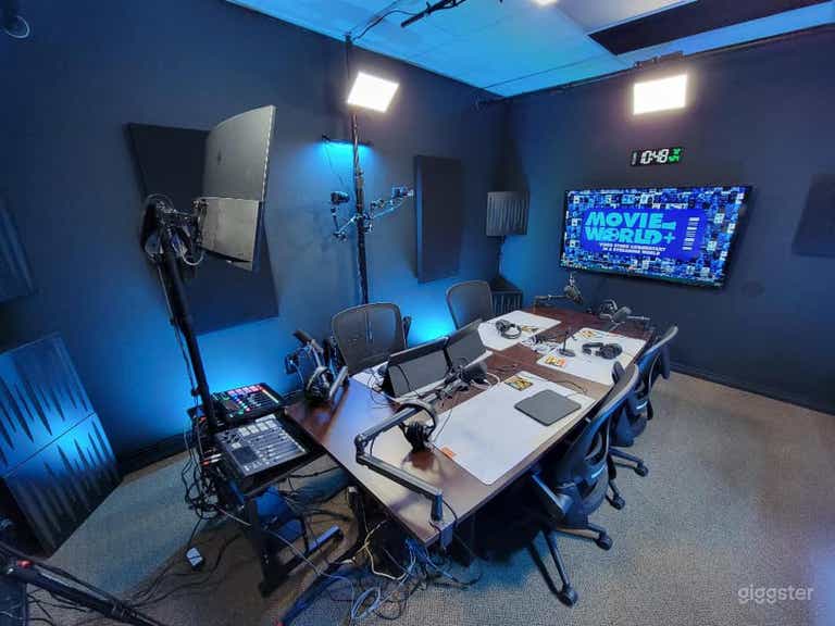  Podcast, YouTube, & Livestream Recording Studio 