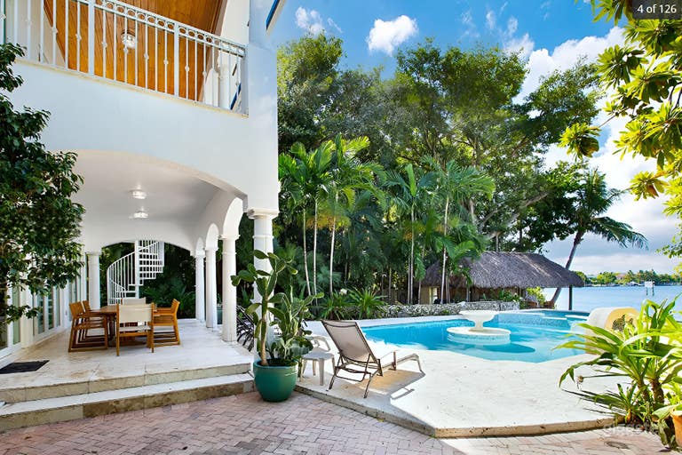  Sparkling Pool In Miami Beach 