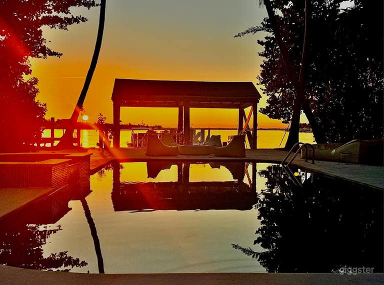  Sparkling Pool In Miami Beach 