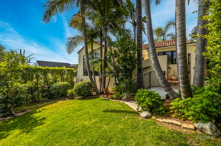  Charming 1920s Spanish Bungalow in Los Feliz – 3-BR 
