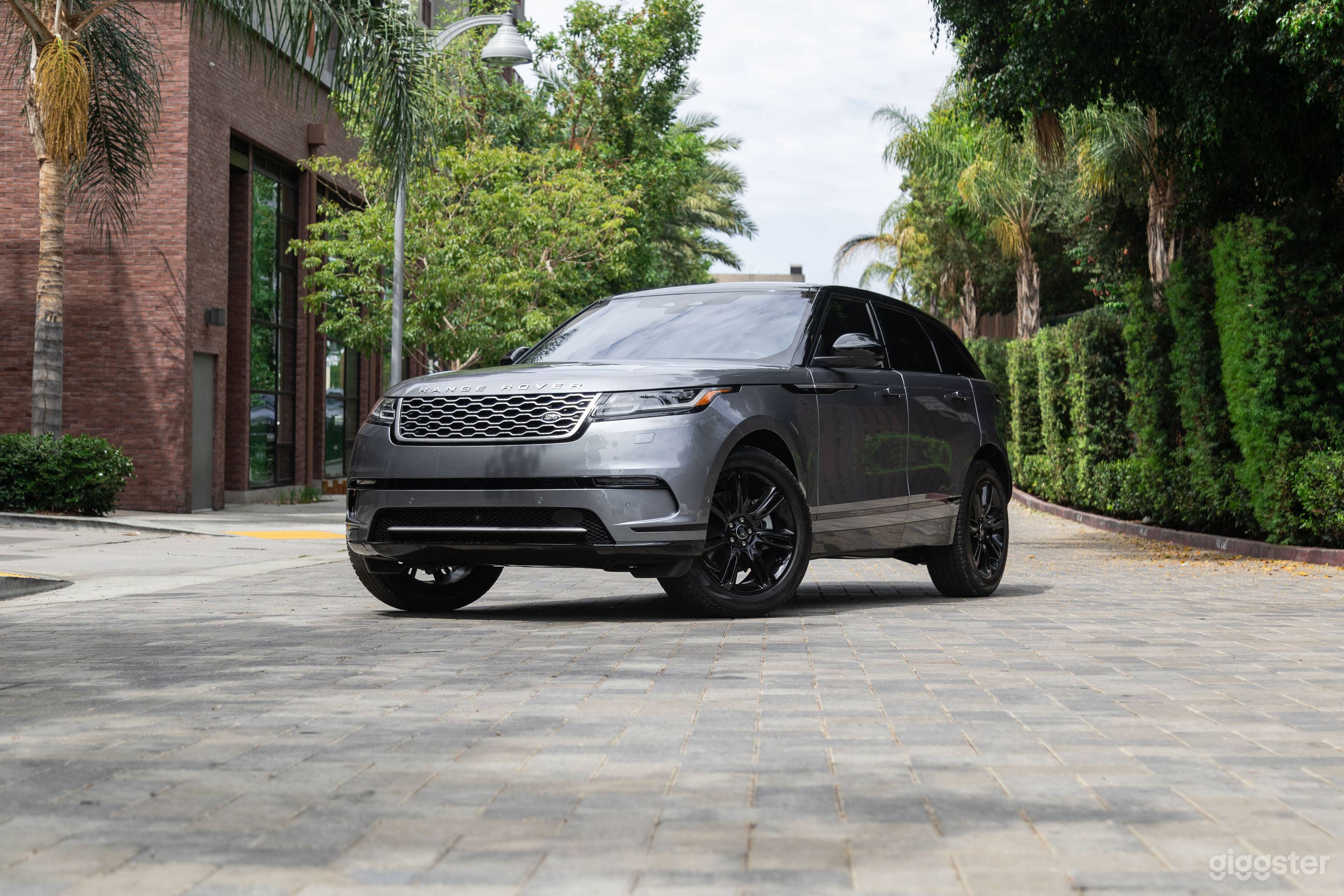 76,047 Range Rover Gray Photo 4