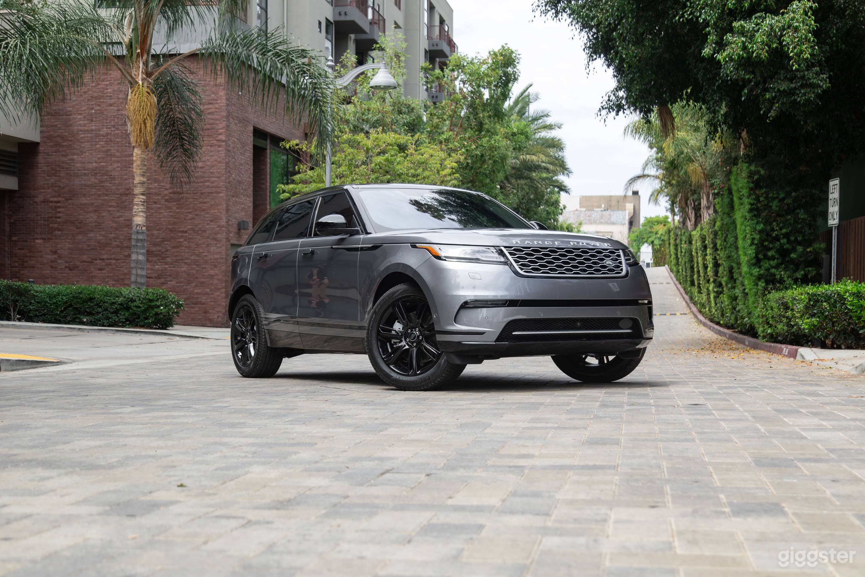76,047 Range Rover Gray Photo 3