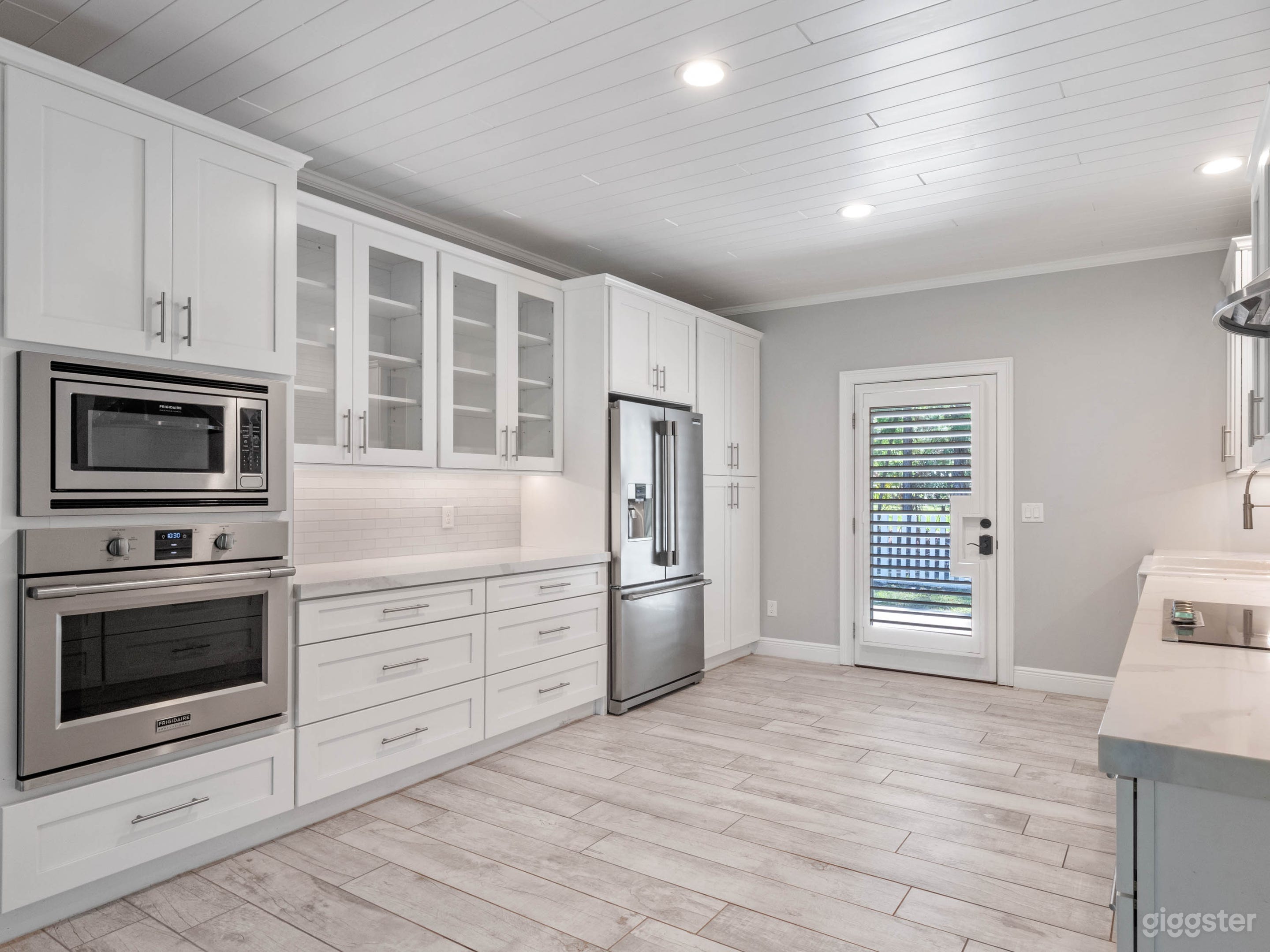 3/2 Modern Farmhouse on 5 acres Photo 2