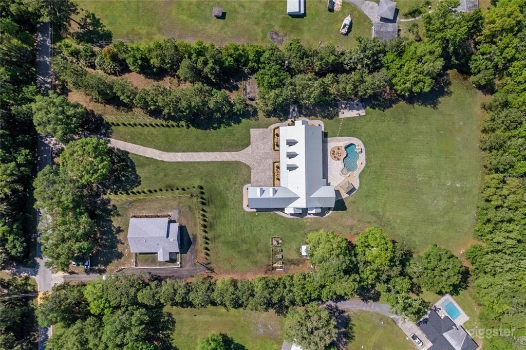 3/2 Modern Farmhouse on 5 acres Photo 4