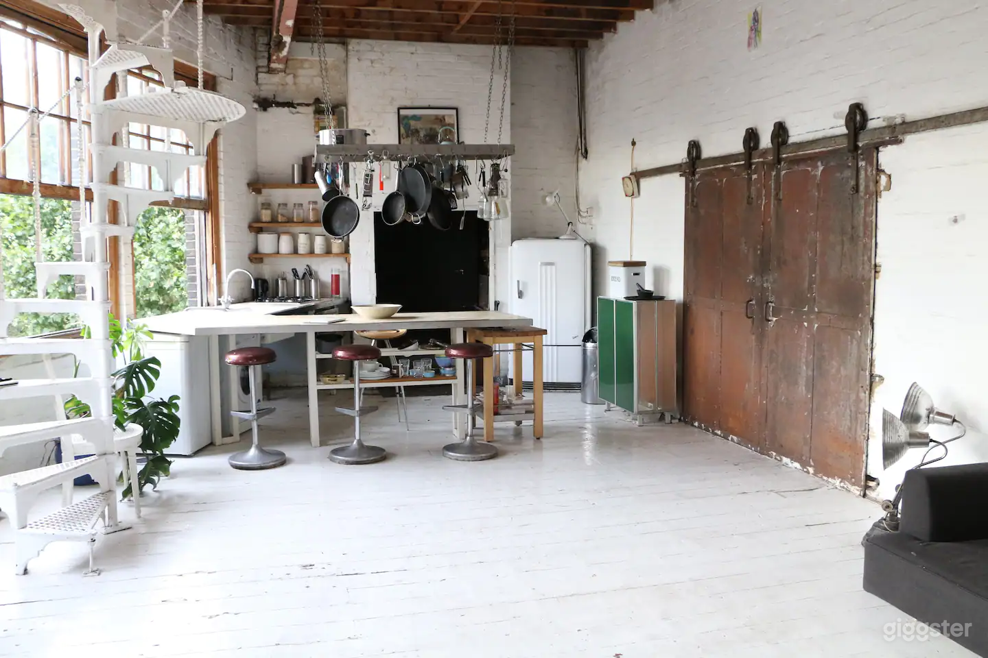 Art studio near Shoreditch Park Photo 4