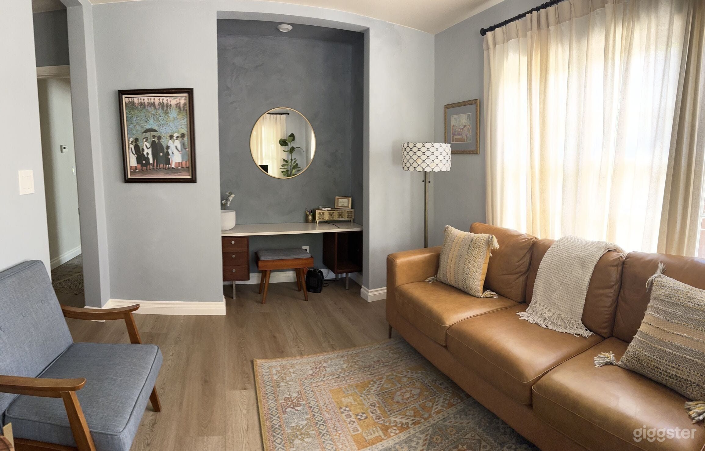 Spanish-style Bungalow  Photo 4