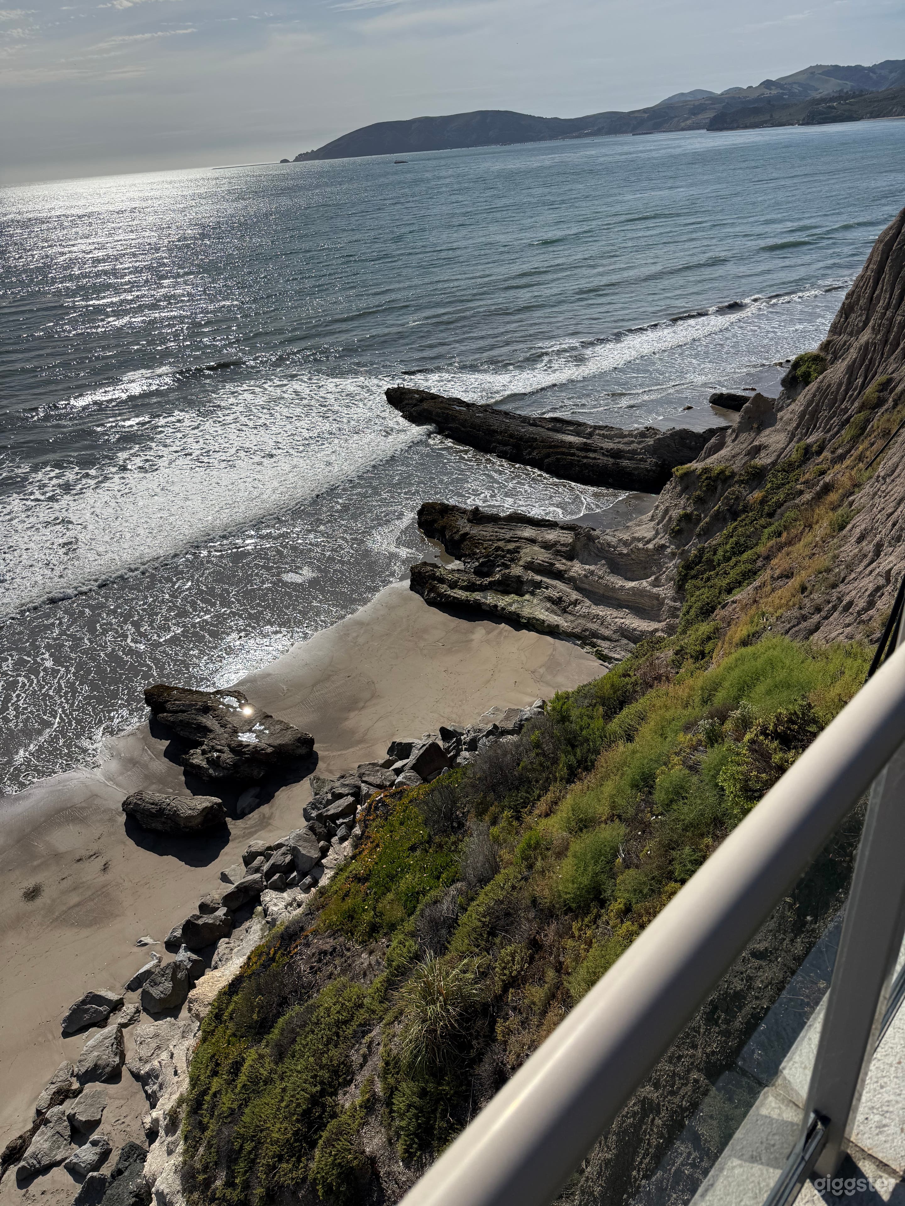 Cinematic Bluff-edge Oceanfront dramatic drop-off Photo 3
