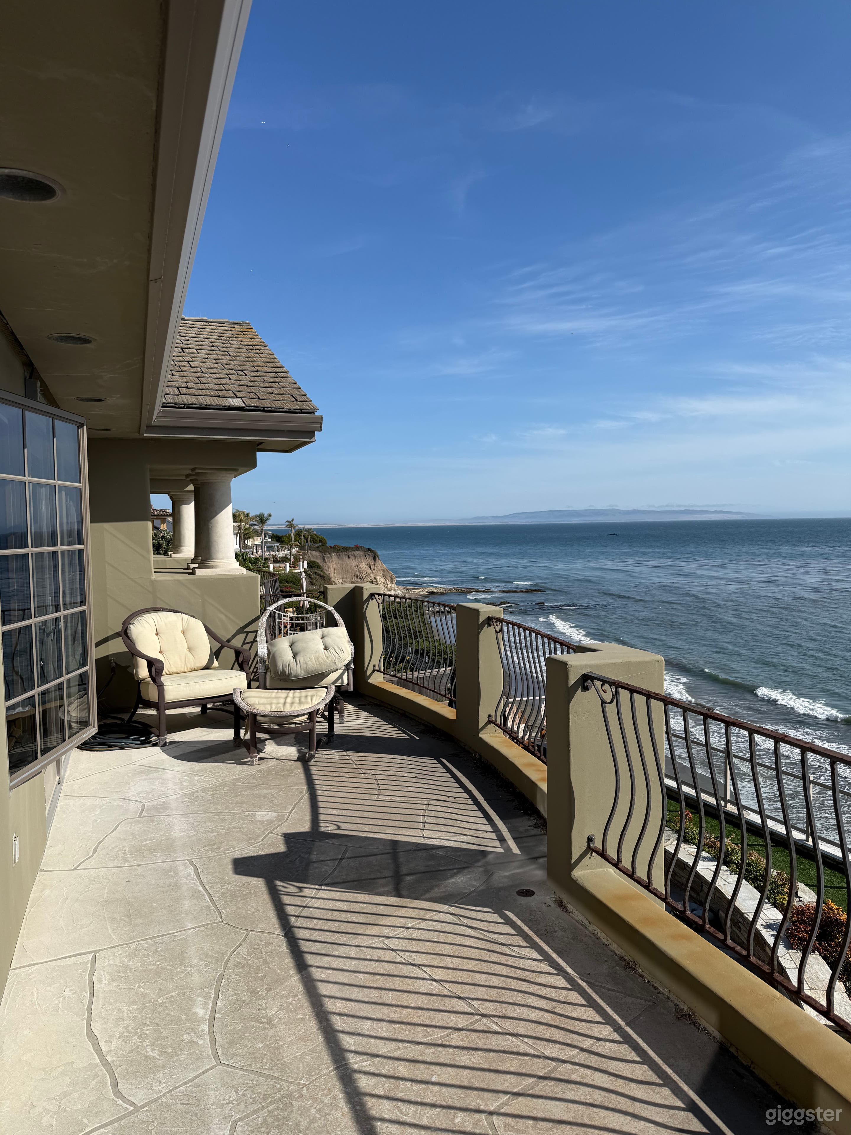 Cinematic Bluff-edge Oceanfront dramatic drop-off Photo 4