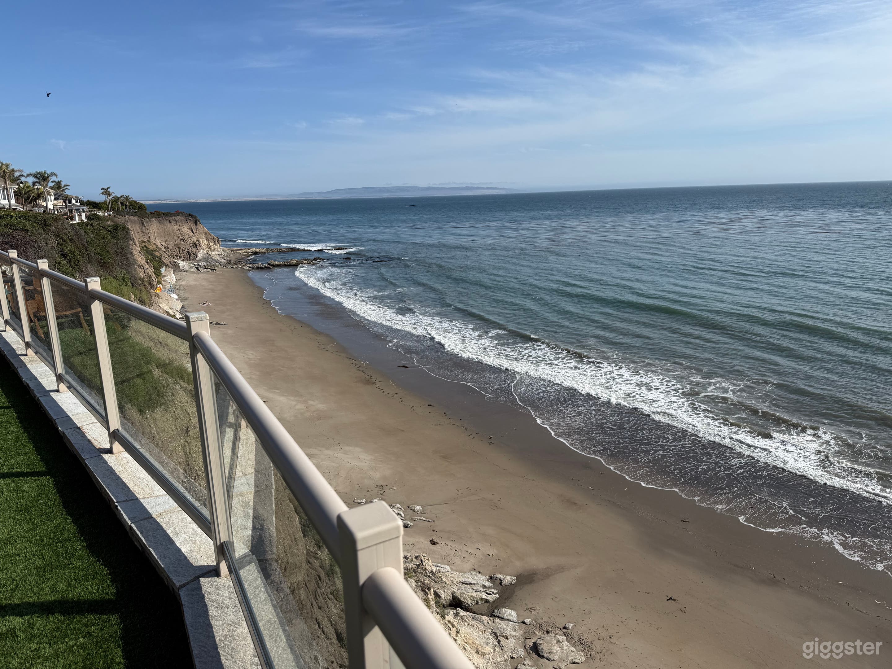 Cinematic Bluff-edge Oceanfront dramatic drop-off Photo 2