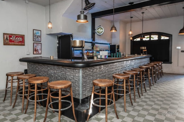 The Unique Bar &amp; Game Room Event Venue in St. Louis Photo 3