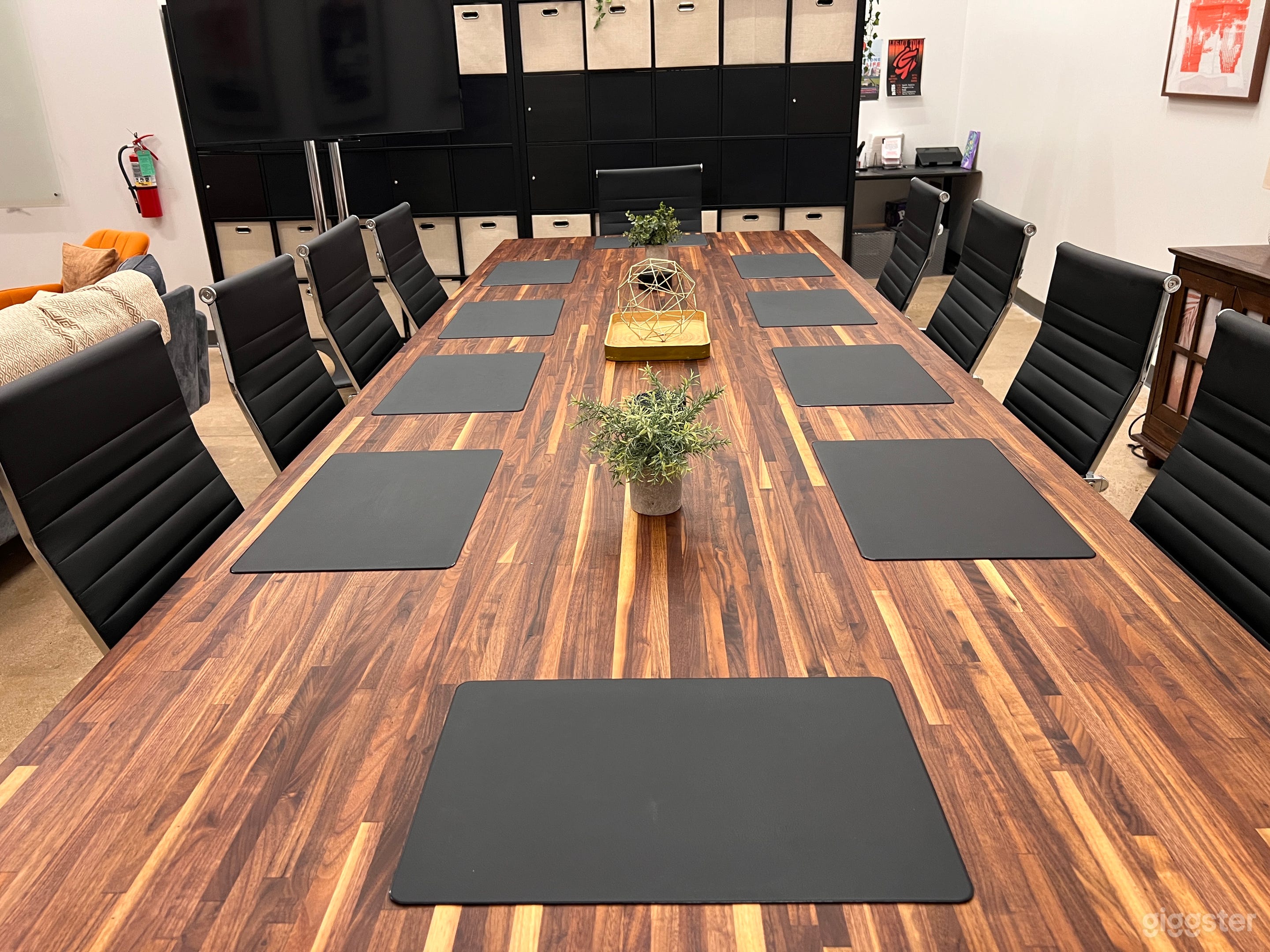 Oak Haven Conference Room at Dwell Coworking West Gate Photo 3
