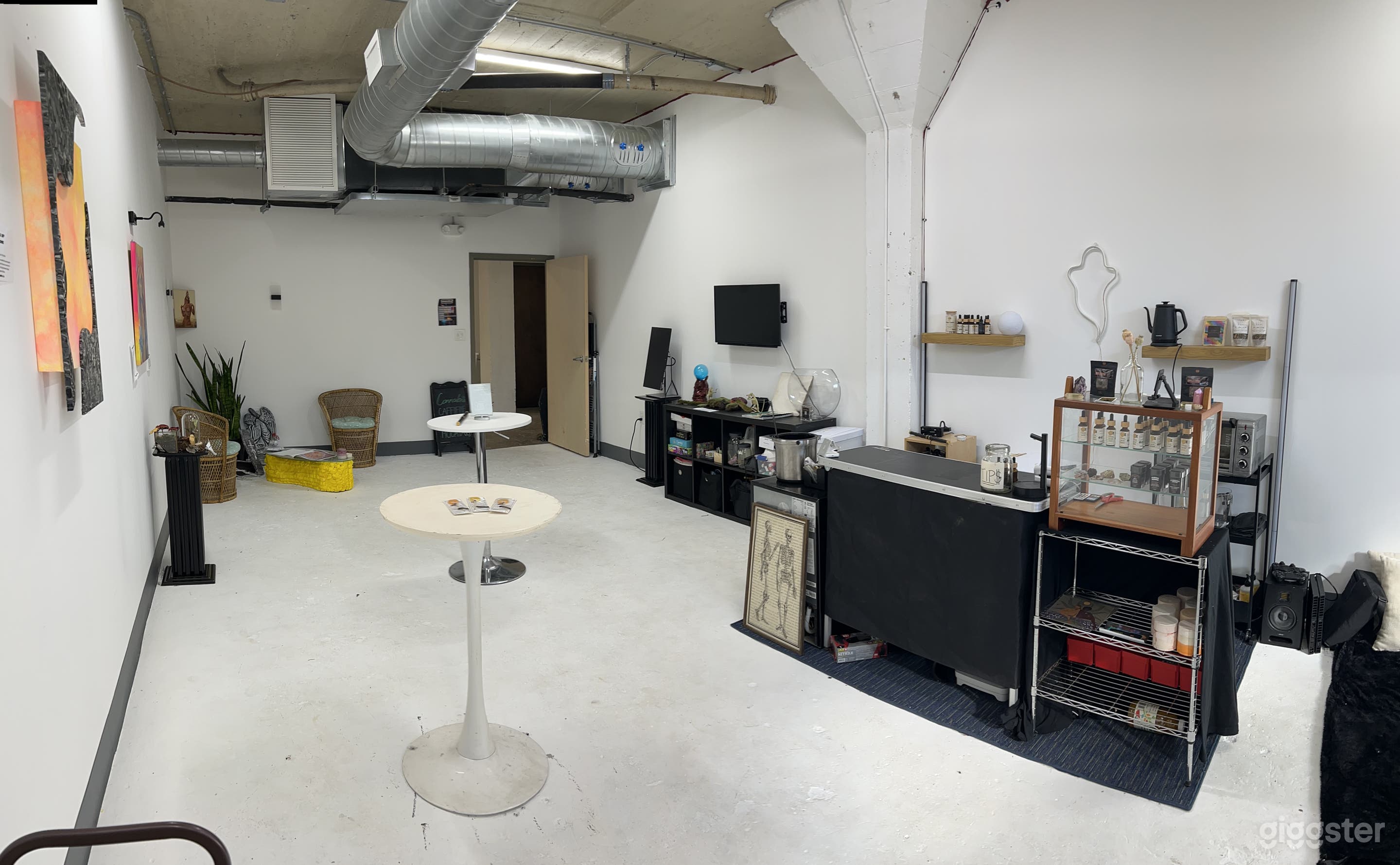 Immersive Gallery and Lounge Photo 4