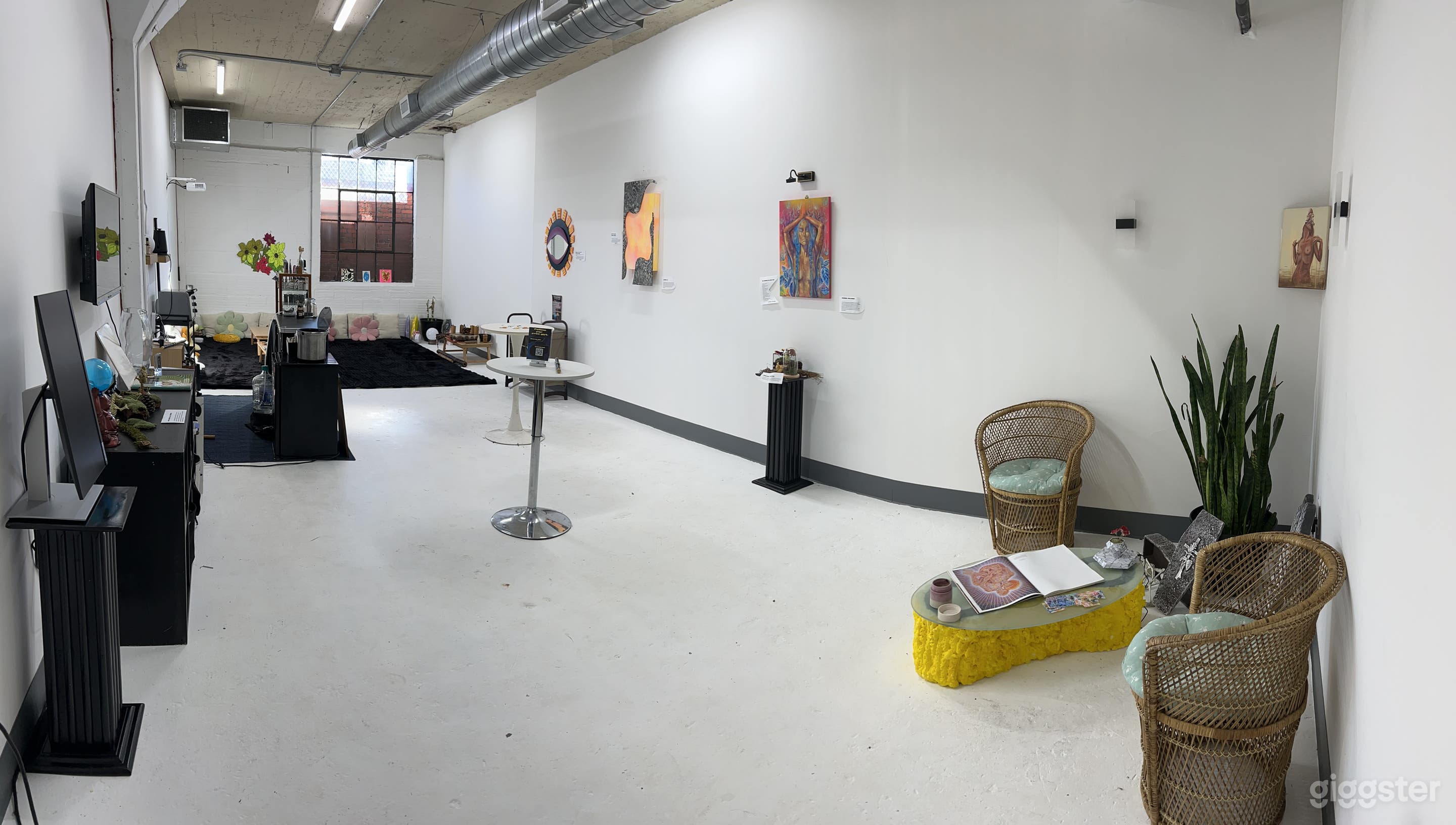 Immersive Gallery and Lounge Photo 1