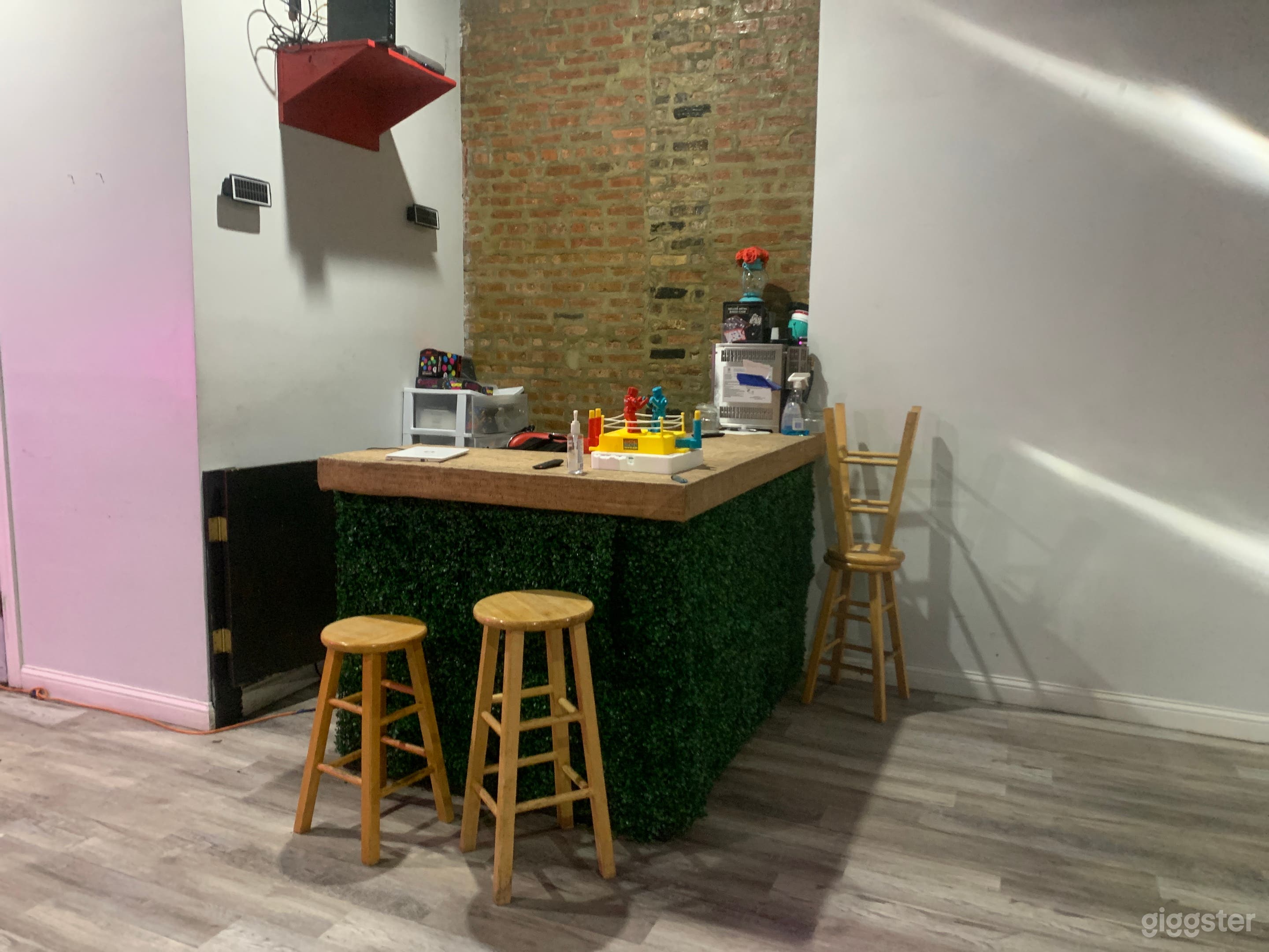 This space is a nice secure location for your creative ideas Photo 2